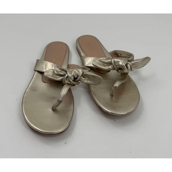 Stuart WeitzmanBandeau Metallic Gold Leather Bow Accent T- Strap Sandals Size 8 - Picture 1 of 10